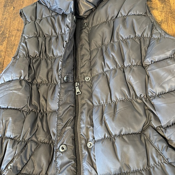 Coldwater Creek puffer vest. - Picture 5 of 8